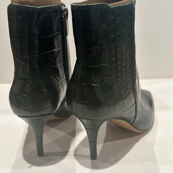 Vince CAMUTO Green Croco-Embossed Ankle Boots with inside zipper and elastic. - Picture 6 of 10